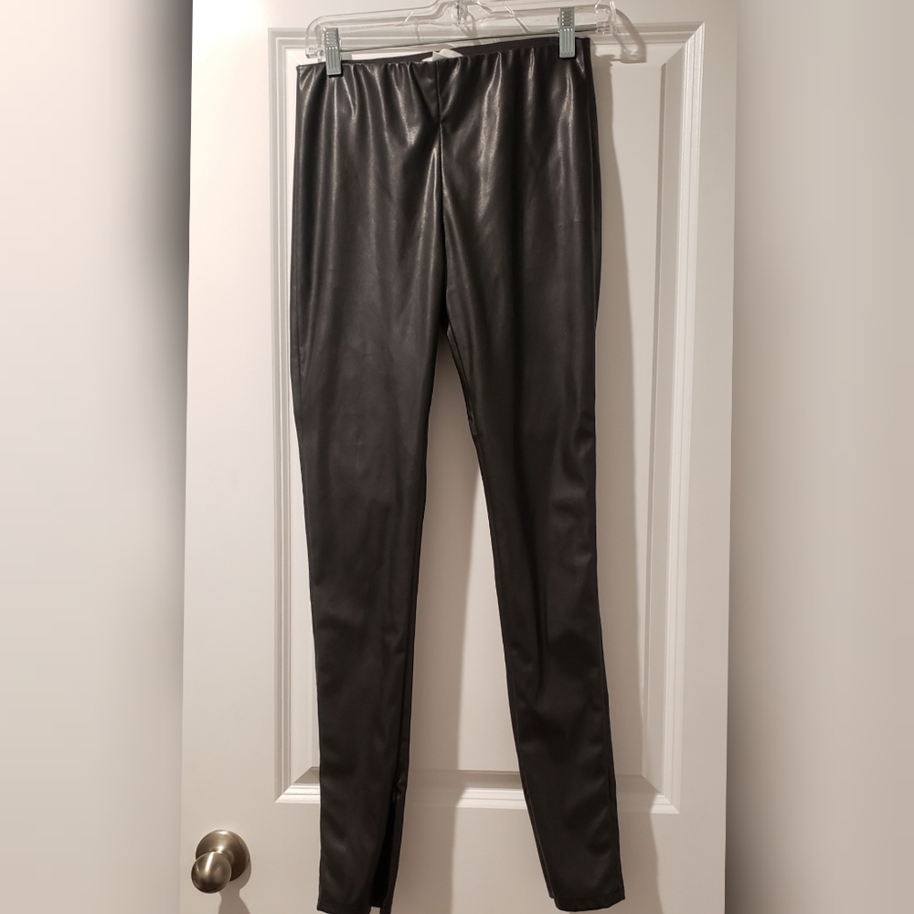 Velvet by Graham and Spencer faux leather pants size small